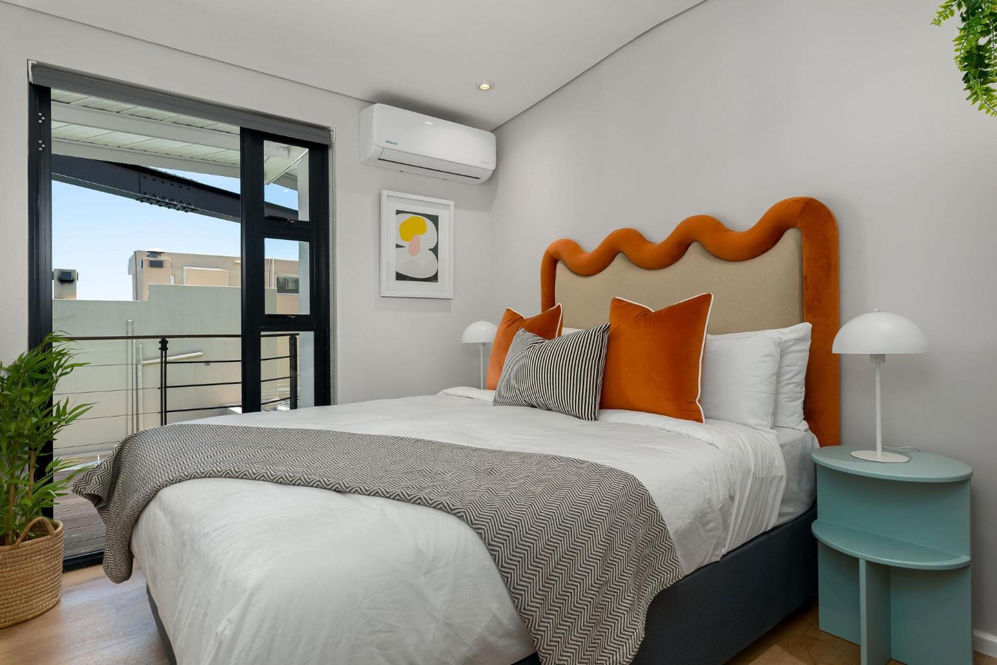 Hotel Neighbourgood 1St Crescent Camps Bay Città del Capo Esterno foto