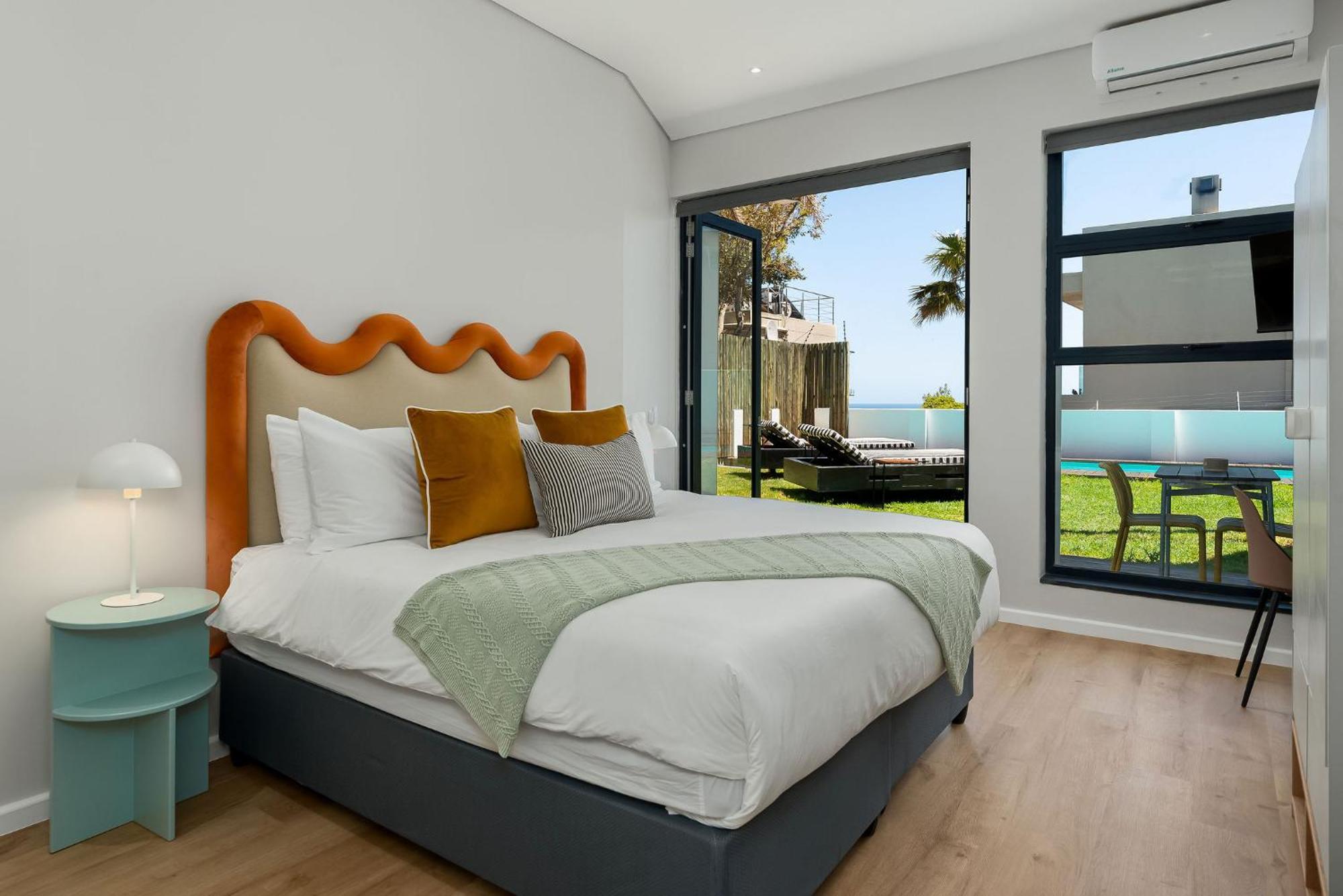 Hotel Neighbourgood 1St Crescent Camps Bay Città del Capo Esterno foto